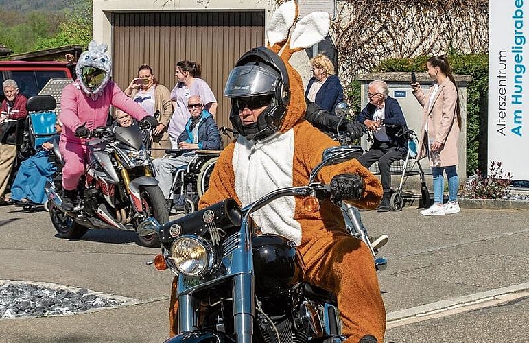 Auf zum nächsten Treffpunkt: Nach rund einer Stunde ging die Fahrt weiter. Foto: Peter Winkelmann
