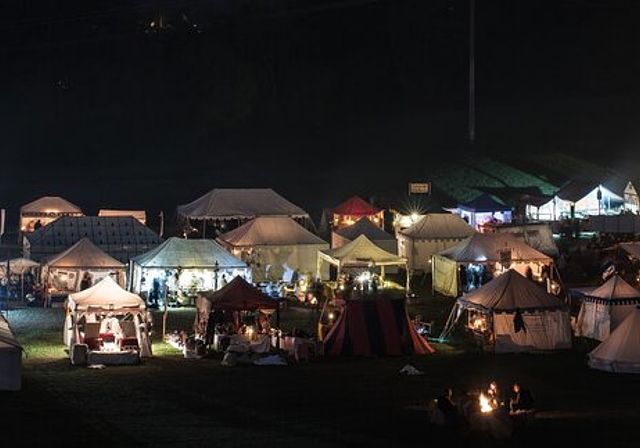 <em>Stimmungsbild vom letztjährigen Wikinger- und Mittelalterspektakel in Villmergen: </em>Über 3000 Besucher liessen sich in die Welt der Wikinger und Kelten entführen. Foto: zvg

