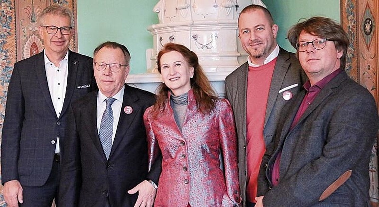 Luden zur Vernissage: Stadtammann Daniel Mosimann, Stiftungsratspräsident Urs F. Meier, Künstlerin Nina Gamsachurdia, Museumsleiter Dr. Marc Philipp Seidel und Publizist Andrin Schütz. Foto: Romi Schmid