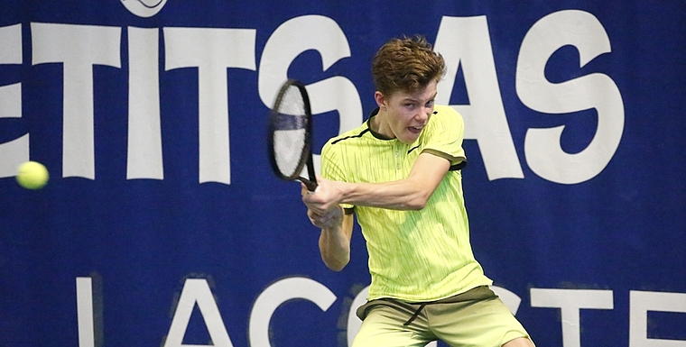 <em>Finaleinzug in Frankreich:</em> Der Lenzburger Tennis-Junior Janis Simmen war am Turnier «Les Petits As» in Tarbes erfolgreich. Foto: lespetitsas