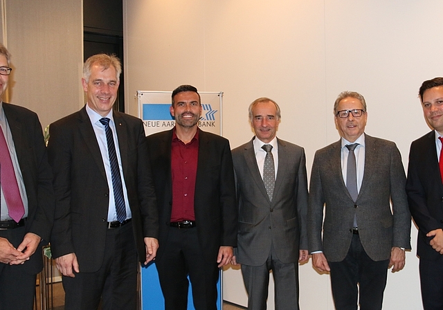Die Redner am 27. Gewerbeapéro der Neuen Aargauer Bank: (v.l.) Daniel Mosimann, Beat Dobmann, Andy Amrein, Hans Nauer, Erich Renfer und Thomas Rühl. (MS)