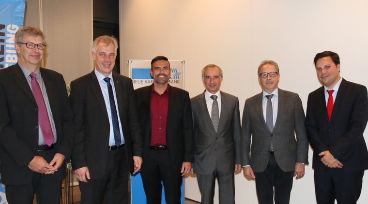Die Redner am 27. Gewerbeapéro der Neuen Aargauer Bank: (v.l.) Daniel Mosimann, Beat Dobmann, Andy Amrein, Hans Nauer, Erich Renfer und Thomas Rühl. (MS)