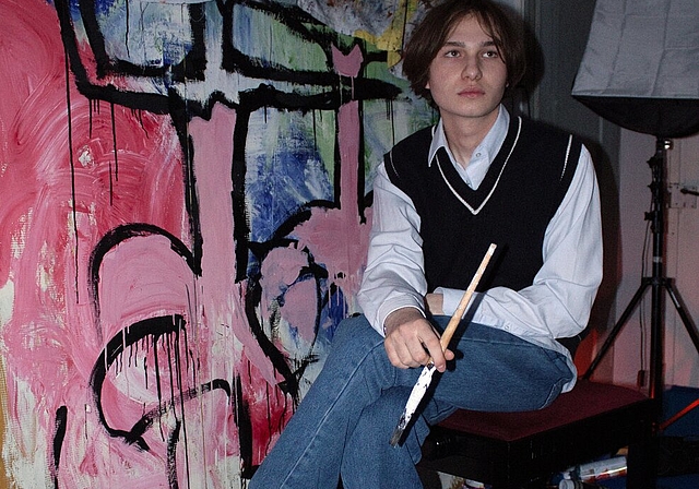 <em>Kreatives Malen:</em> Khalil Berro in seinem Atelier in Lenzburg. Foto; zvg