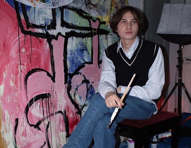 <em>Kreatives Malen:</em> Khalil Berro in seinem Atelier in Lenzburg. Foto; zvg