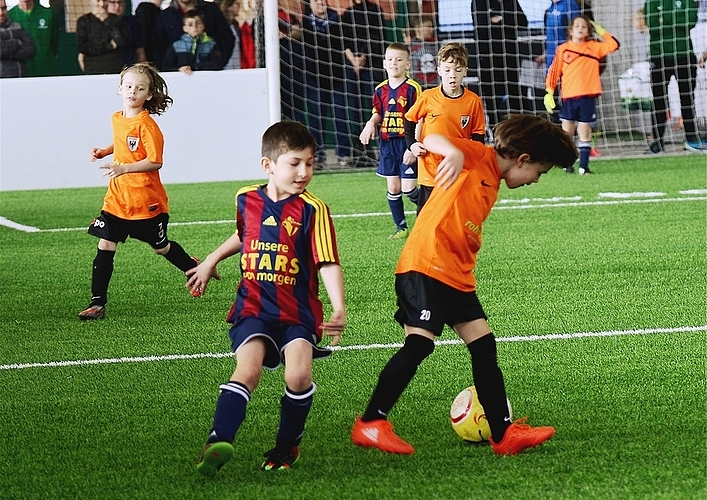 F-Junioren «gemischt»: Auch Mädchen standen auf dem Feld, wie hier bei FC Aarau U8 gegen Spreitenbach Fb. F-Junioren «gemischt»: Auch Mädchen standen auf dem Feld, wie hier bei FC Aarau U8 gegen Spreitenbach Fb.