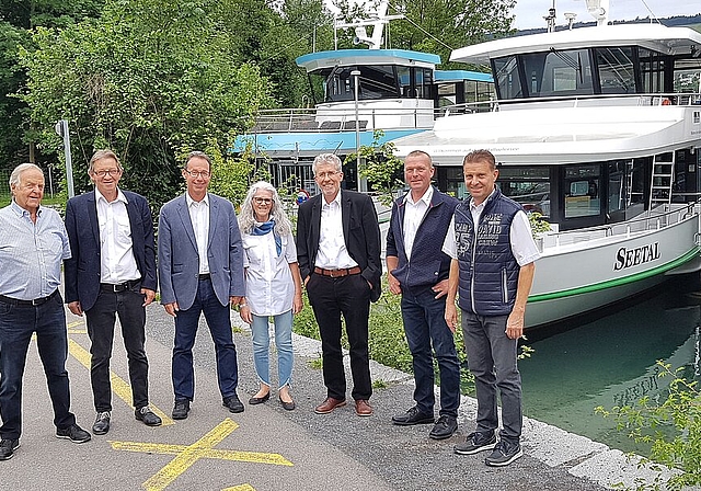 SGV-Generalversammlung für einmal in überblickbarem Rahmen: Paul Fankhauser (Stimmenzähler), Verwaltungsrat mit Urs Haller, Peter Haerry, Lotti Lüthi, Lukas Nauer, Thomas Lindenmann (Präsident) und Geschäftsführer Ueli Haller. Foto: zvg
