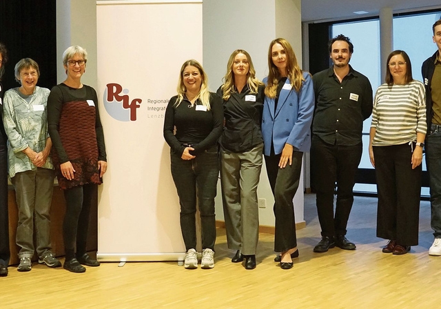 Gute Stimmung nach erfolgreicher Premiere: Arlette Oomen, Martha Pabst, Beatrice Taubert, Eda Karli, Zarina Majetić, Inna Naumann, Daniel Hächler, Tanja Haranzha und Vlad Rudenko.Foto:  Rinaldo Feusi