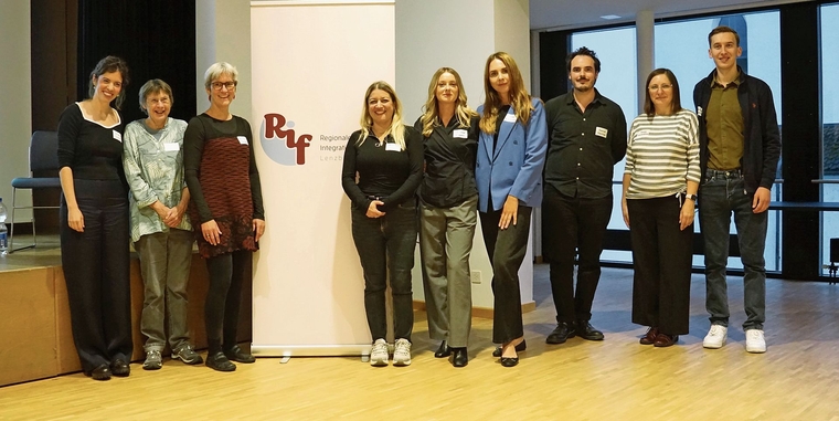 Gute Stimmung nach erfolgreicher Premiere: Arlette Oomen, Martha Pabst, Beatrice Taubert, Eda Karli, Zarina Majetić, Inna Naumann, Daniel Hächler, Tanja Haranzha und Vlad Rudenko.Foto:  Rinaldo Feusi