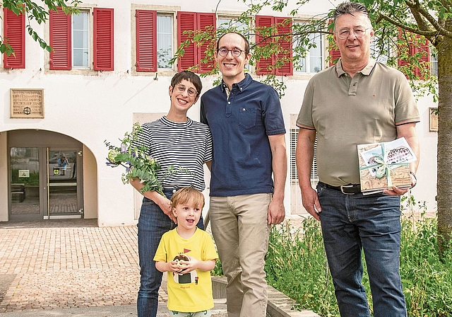 Familie Schmid wurde von Gemeindeammann Remo Gspandl willkommen geheissen. Foto:  pwi