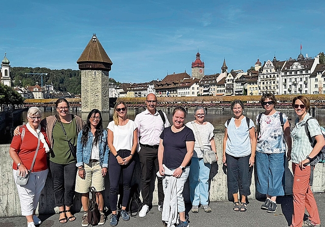 Gut gelaunt unterwegs: Die Mitglieder des Samaritervereins Seon auf ihrer Vereinsreise in Luzern.Foto: zvg