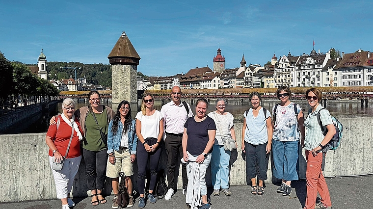 Gut gelaunt unterwegs: Die Mitglieder des Samaritervereins Seon auf ihrer Vereinsreise in Luzern.Foto: zvg