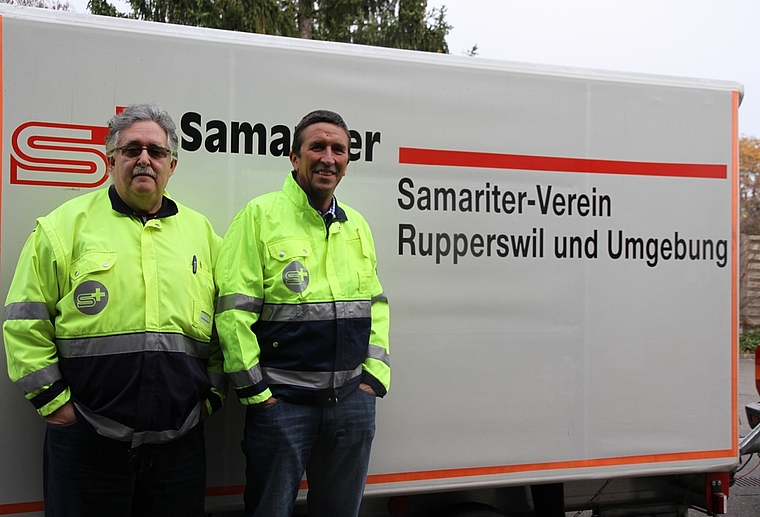 Der Samariterverein lädt ein: Daniel Aeschbacher (li.) und Georges Hächler freuen sich über ein zahlreiches Publikum. Foto: ST