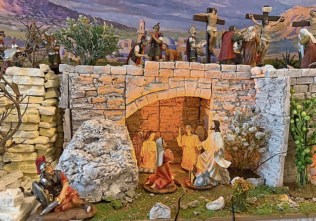 Die Ostergeschichte anhand einer Krippenlandschaft dargestellt.Foto: Verena Schmidtke