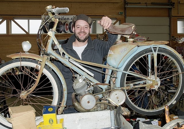Tauschgeschäft: Diese rostblaue Mobilette verkauft und im Gegenzug eine Kreidler-Florett gekauft hatte Aussteller Daniel Pfister. Fotos: Peter Winkelmann