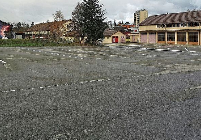 Steht hier in einem Jahrzehnt eine Kantonsschule? Das den Lenzburger Ortsbürgern gehörende Zeughausareal im Westen der Stadt. Foto: Fritz Thut