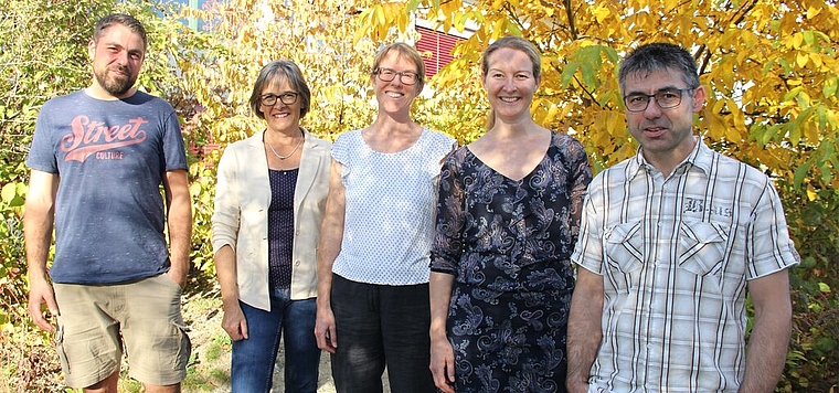 <em>Hoffen auf ein Ja zum Begegnungsplatz:</em> Sirio Burger, Renate Schaffner, Stefanie Beeler, Denise Schanz (Schulpflege) und Kurt Lüscher von der IG Begegnungsplatz. Foto: Alfred Gassmann