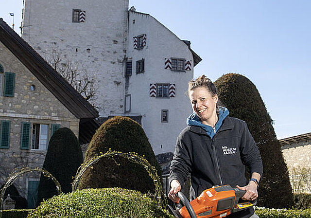 Gärtnerin auf Schloss Wildegg: Melissa Gögele. Foto: Pascal Meier/MA