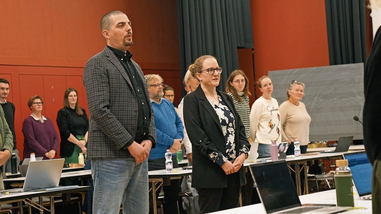Christoph Kneuss (FDP) und Pascale Mummenthaler (GLP) bei ihrer Vereidigung.Foto: rfb