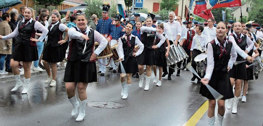 Trotz des schlechten Wetters war die Stimmung am Umzug gut.Foto: Alexander Studer