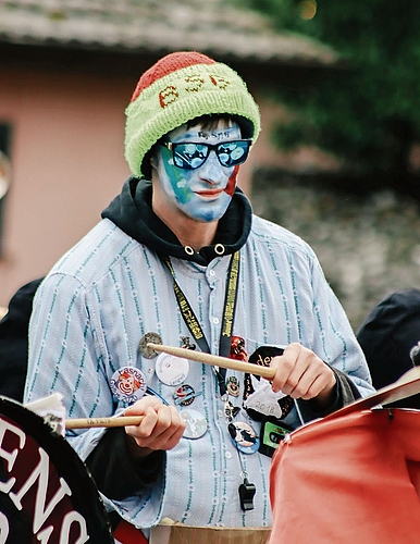 Grosser Einsatz am Schlagzeug.Foto: Romi Schmid Grosser Einsatz am Schlagzeug.Foto: Romi Schmid