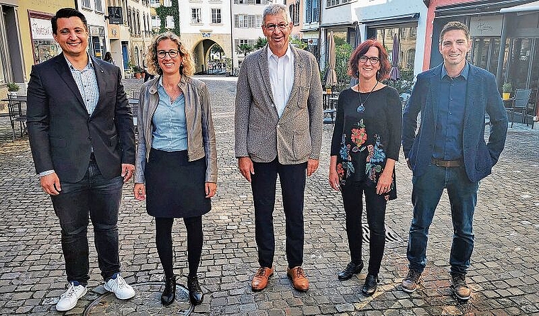 Lenzburger Stadtrat ab 2022: Andreas Schmid (FDP, neu Vizeammann), Barbara Portmann (GLP), Stadtammann Daniel Mosimann (SP), Beatrice Taubert (SP), Sven Ammann (FDP). Foto: Fritz Thut