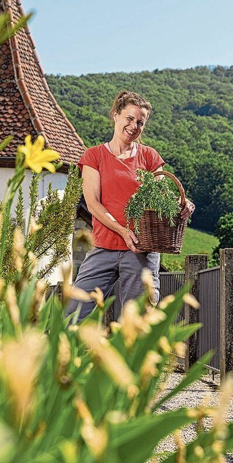 Arbeitet auf Schloss Wildegg: Gärtnerin Melissa Gögele.Foto: MA/Pascal Meier