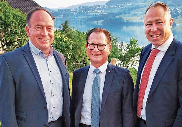 Konnten sich in Meisterschwanden vorstellen: Die SVP-Nationalratskandidaten des Bezirks Lenzburg Alois Huber (Möriken-Wildegg, bisher), Rolf Jäggi (Egliswil) und Philipp Gut (Lenzburg).Foto: Fritz Thut