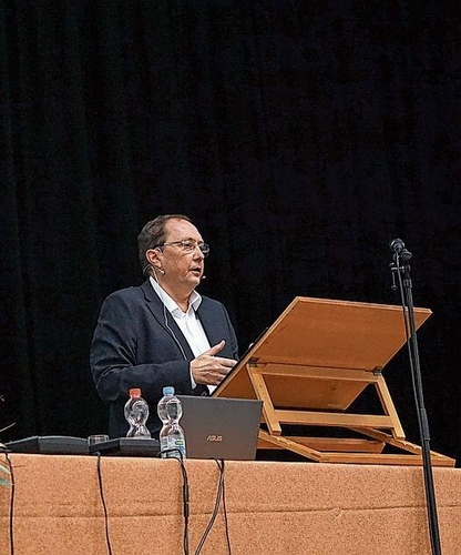 Jörg Bruder führte durch die Versammlung.
         
         
            Foto: Rinaldo Feusi