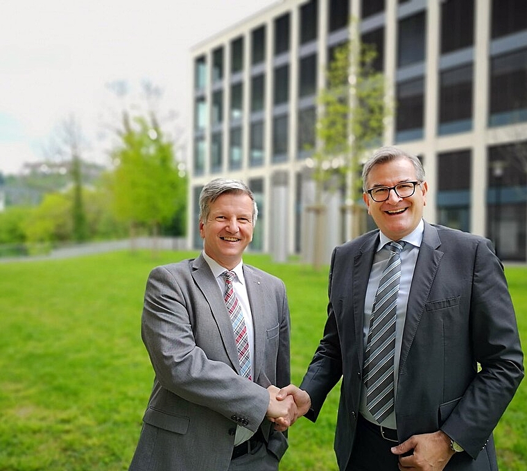 <em>Gutes Einvernehmen: </em>GastroAargau-Präsident Bruno Lustenberger und Realit-Geschäftsführer Philipp Gloor vor dem künftigen Sitz und Ausbildungszentrum von GastroAargau im Quartier «Im Lenz». Foto: Fritz Thut