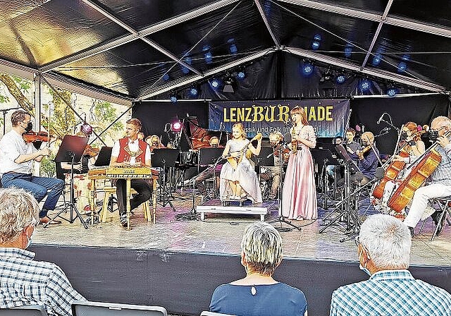 Ansteckende Spielfreude: Das Lenzburgiade-Konzert Folk-Express Philharmonix vereinte das Sinfonieorchester argaovia philharmonic, den Appenzeller Hackbrettspieler Nicolas Senn und die jungen russischen Virtuosinnen Anastasia und Sofia Tyurina auf der