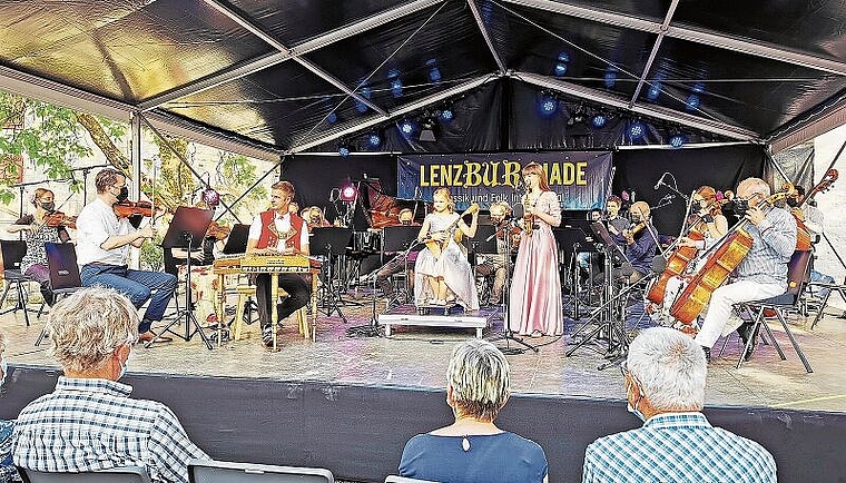 Ansteckende Spielfreude: Das Lenzburgiade-Konzert Folk-Express Philharmonix vereinte das Sinfonieorchester argaovia philharmonic, den Appenzeller Hackbrettspieler Nicolas Senn und die jungen russischen Virtuosinnen Anastasia und Sofia Tyurina auf der