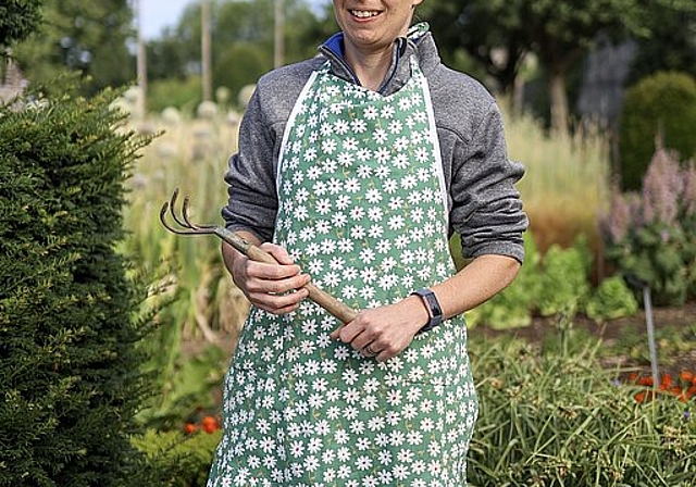 Gärtnerin auf Schloss Wildegg: Melissa Gögele. Foto: Pascal Meier/MA