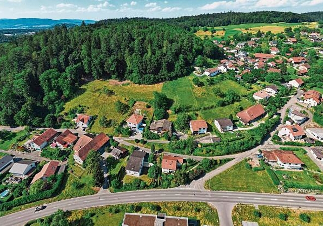 Dereinst ein durchgrüntes Quartier mit Weitsicht ins Seetal: Blick auf den Hasenberg in Egliswil in der Bildmitte. Foto: Romeo Keller