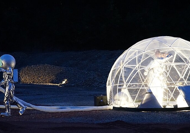 Erlaubt überraschende Perspektiven: «Transit.(home)» vom Verein Landschaftstheater Lenzburg.Foto: Mirjam Stutz