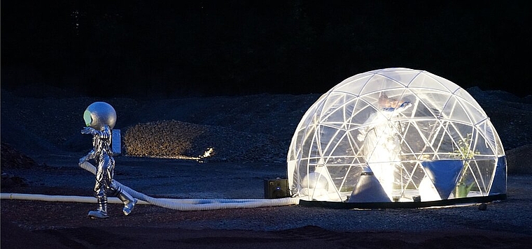 Erlaubt überraschende Perspektiven: «Transit.(home)» vom Verein Landschaftstheater Lenzburg.Foto: Mirjam Stutz