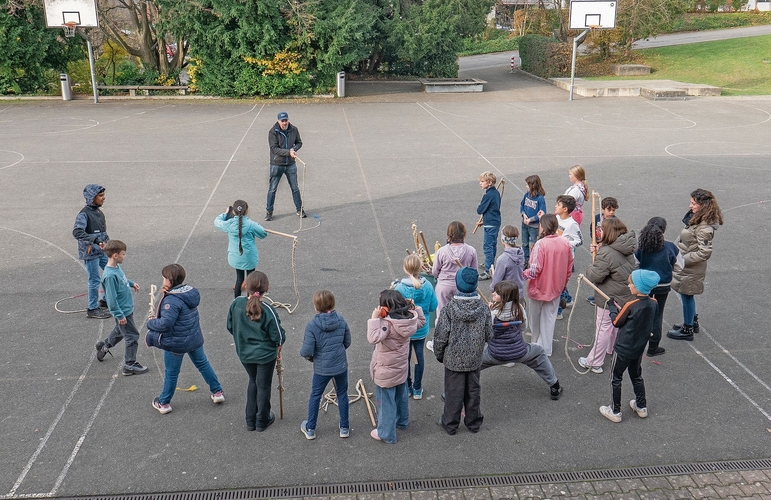 Üben, üben und nochmals üben: Es braucht viel, um richtig zu chlöpfen.Foto: Peter Winkelmann Üben, üben und nochmals üben: Es braucht viel, um richtig zu chlöpfen.Foto: Peter Winkelmann