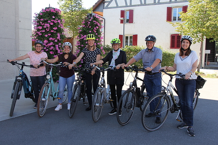 Motiviert aufs Rad:  Mitarbeitende von Staufen nach Büroschluss. Foto: Alfred Gassmann