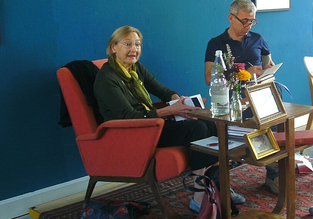<em>Vom Schicksal der Einwanderer: </em>Autorin Anna Felder las, begleitet von Moderator Franco Supino, aus ihrem Roman «Quasi Heimweh». Foto: Stefanie Osswald