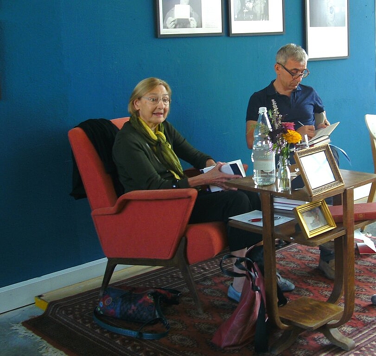 <em>Vom Schicksal der Einwanderer: </em>Autorin Anna Felder las, begleitet von Moderator Franco Supino, aus ihrem Roman «Quasi Heimweh». Foto: Stefanie Osswald