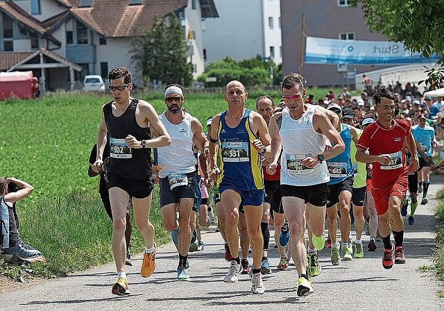 Erst 2022 wieder möglich: Rennen im Pulk am Lenzburger Lauf. Foto: Ruedi Burkart
