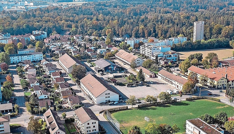 Wieder im Rennen als Volksschulstandort: Das Lenzburger Zeughausareal.Foto: mik