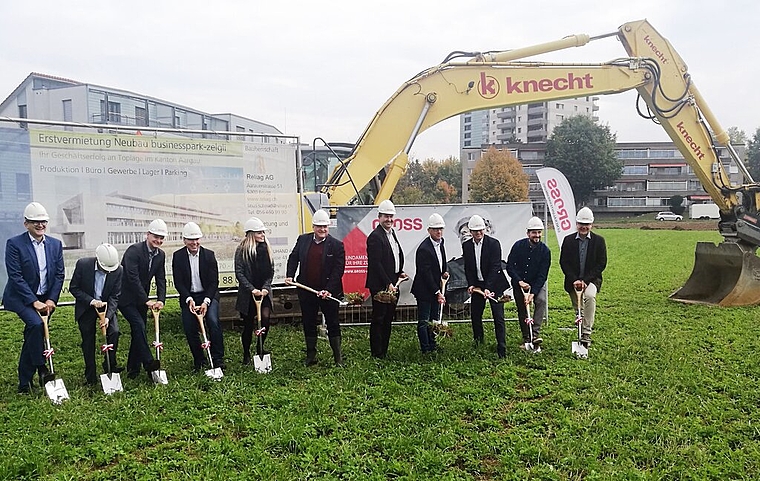 Symbolischer Startschuss: Spatenstich der Arealüberbauung Zelgli in Staufen.