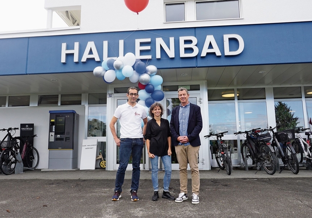 Stolz und zuversichtlich: Badi-Kommissionspräsident Markus Rihner, Betriebsleiterin Sarah Meister und Leiter Sektion Sport des Kantons Christian Koch.Foto: Rinaldo Feusi