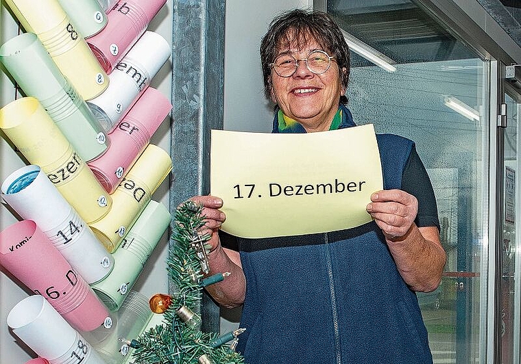 Jeden Tag eine Quizfrage lösen: Trudy Gafner hat 24 spannende Quizfragen zu einem Adventskalender der etwas anderen Art zusammengebaut. Foto: Peter Winkelmann