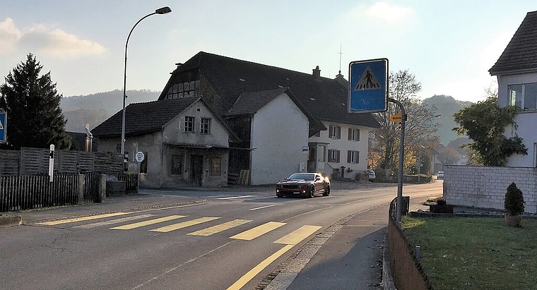 Soll erhalten bleiben: Fussgängerstreifen an der Seengerstrasse in Boniswil. Foto: zvg