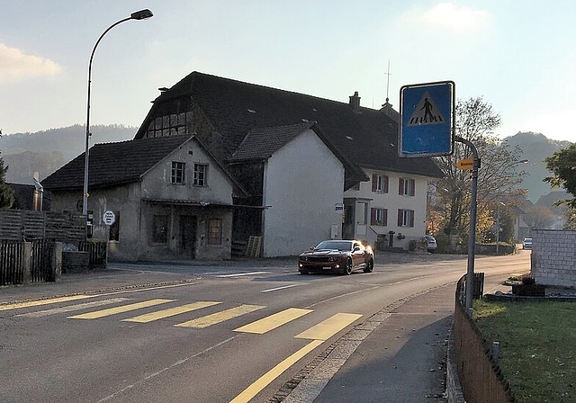 Soll erhalten bleiben: Fussgängerstreifen an der Seengerstrasse in Boniswil. Foto: zvg