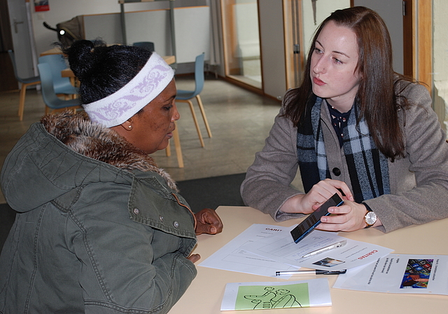Als Pilot und Co-Pilot unterwegs: Eine Frau aus Eritrea und Caroline Boeriis. Foto: zvg