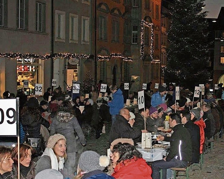 «Fondue i de Gass» war ein beliebtes Angebot und lockte immer viele Menschen an.Foto: Ruth Steiner