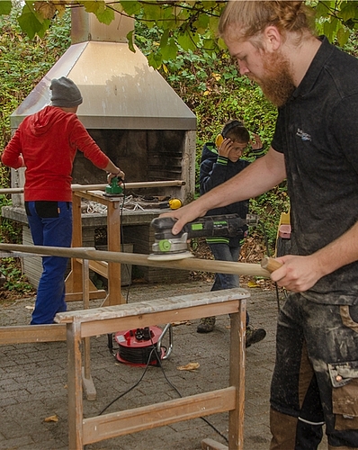 <em>Detailarbeiten:</em> Auch die Stacheln werden gepflegt. <em>Detailarbeiten:</em> Auch die Stacheln werden gepflegt.
