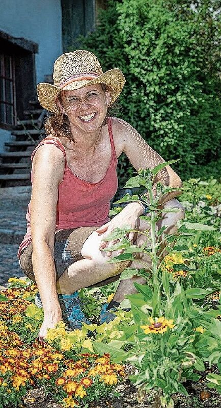 Gärtnerin im Schlossgarten Wildegg: Melissa Gögele. Foto: Pascal Meier/MA